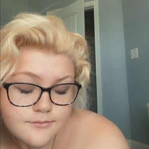 Meet your Posher, Julie